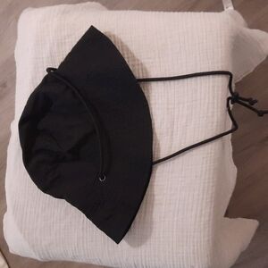 Wild Fable black travel hiking hat reverses into easy carry pouch